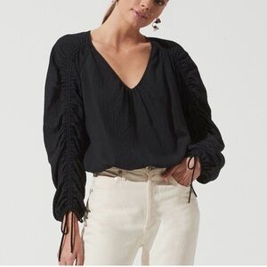 ASTR The Label Black Ruched Long Sleeve Top Size XS NWT